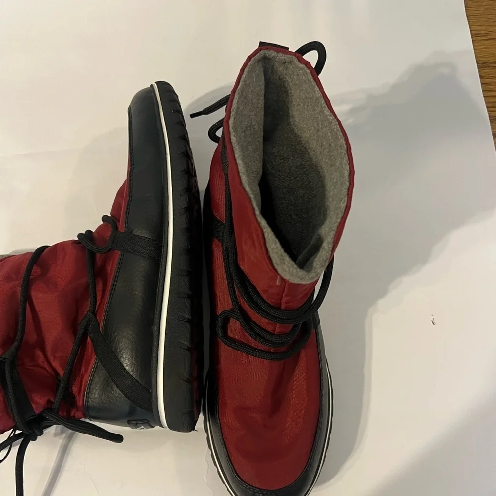 Sorel Women's Red and Black Lace-Up Winter Rain Boots